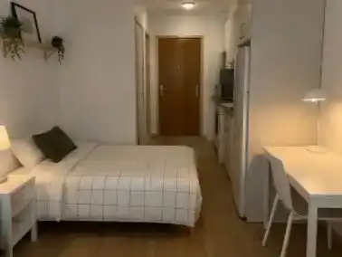 Schlafzimmer von Wohnung zur Miete in Centro
