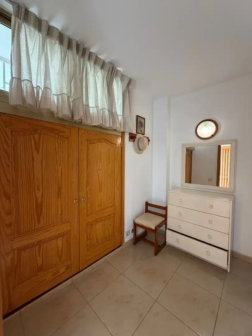 Habitación de Apartamento en venta en San Bartolomé de Tirajana con Amueblado y Piscina comunitaria