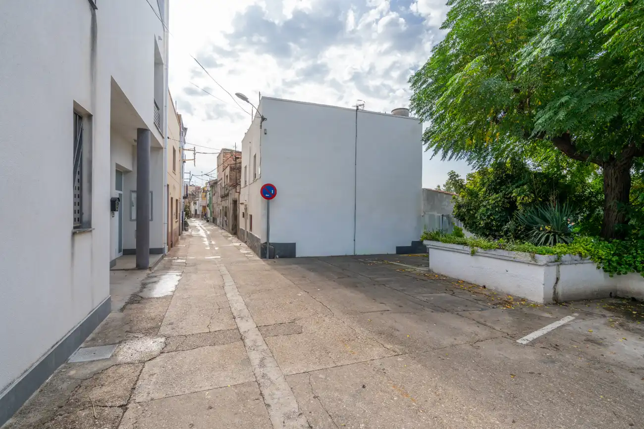 Vista exterior de Casa adosada en venda en Jesús - Els Reguers
