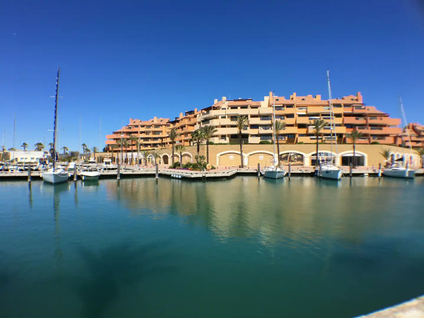 Vista exterior de Planta baja en venta en Sotogrande con Aire acondicionado, Terraza y Piscina