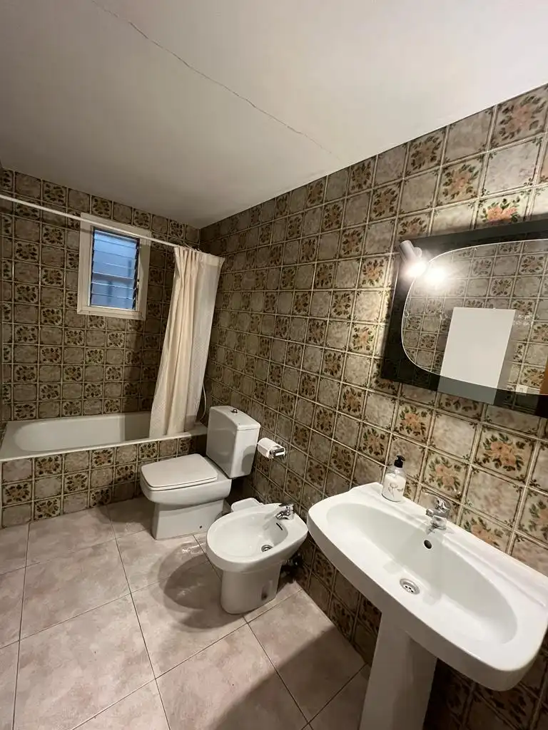 Badezimmer von Wohnung zur Miete in Palamós mit Terrasse, Möbliert und Ofen