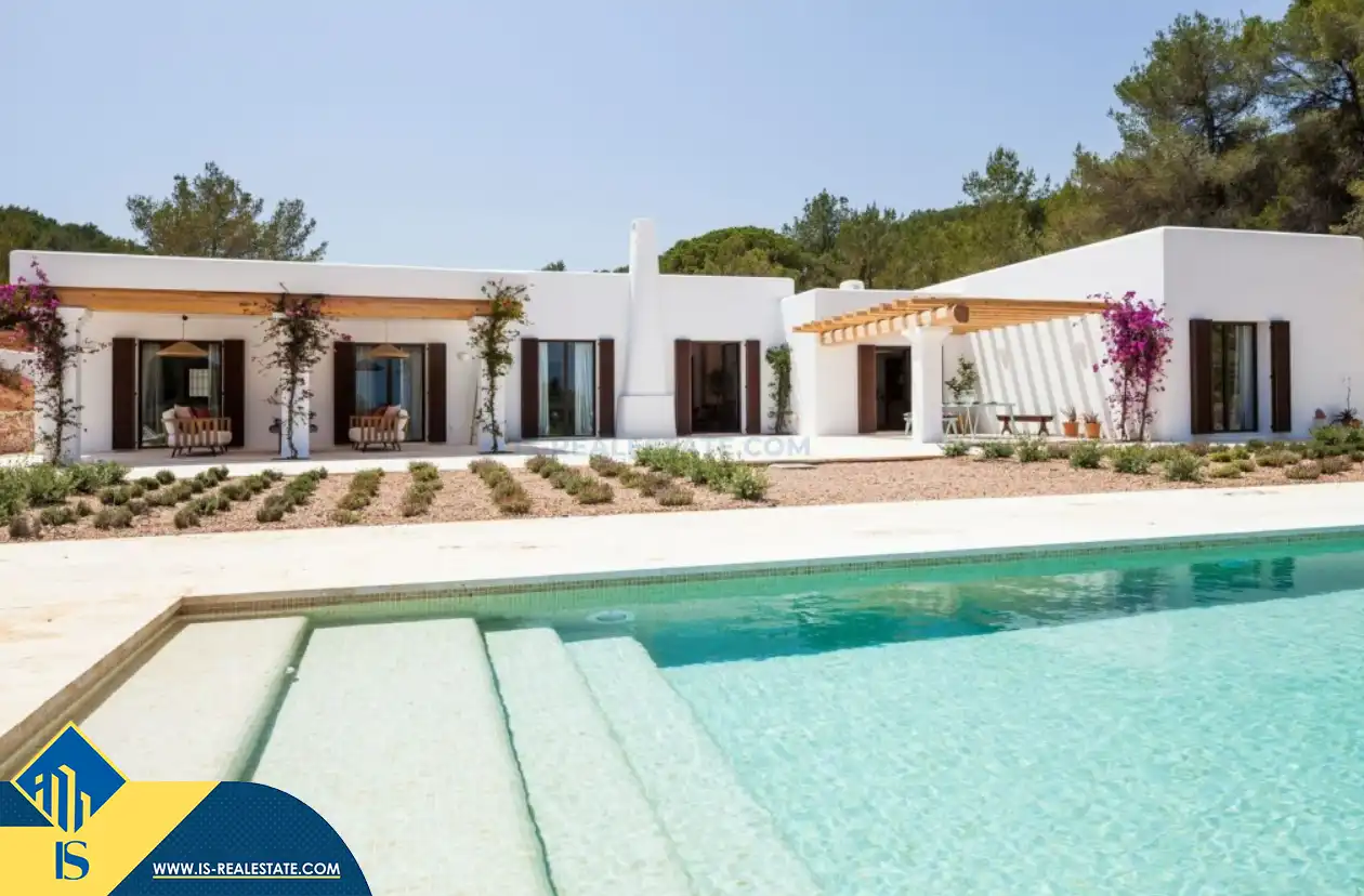 Chalet con piscina en venta en Santa Eulària