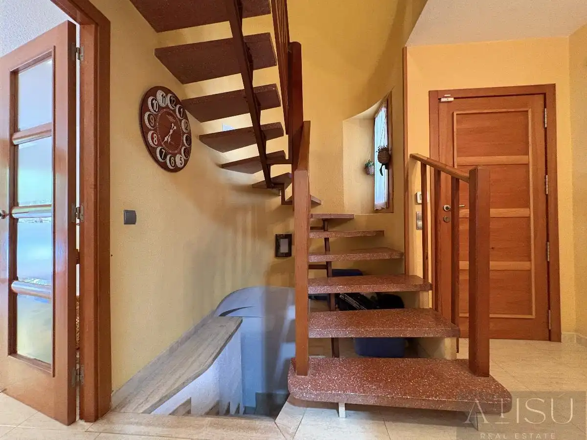 Einfamilien-Reihenhaus zur Miete in El Campello mit Klimaanlage, Heizung und Abstellraum