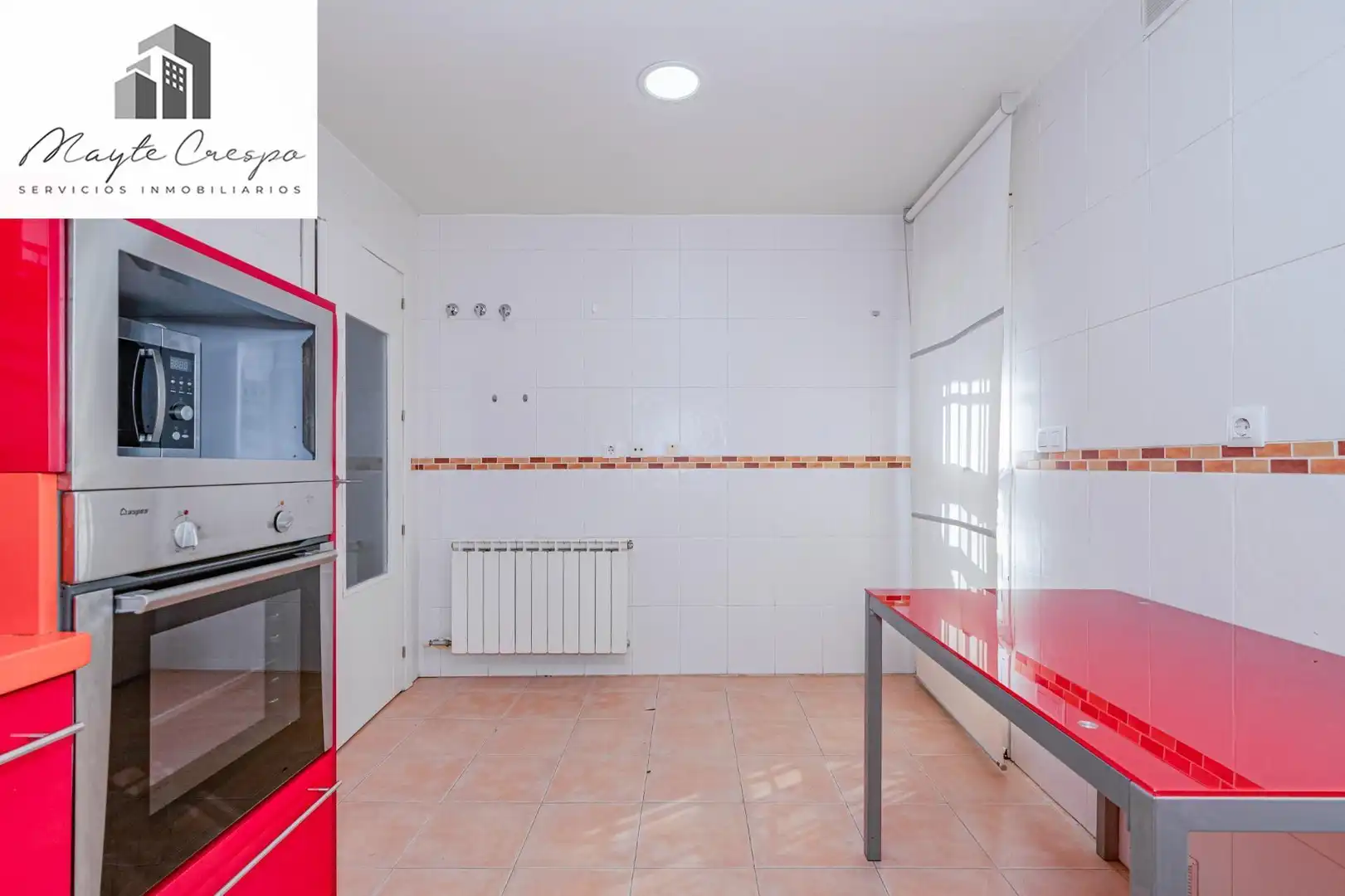 Casa aparellada amb terrassa en venda a Jun, imagen 10