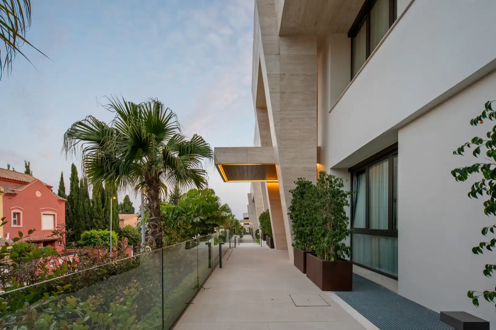 Vista exterior de Planta baixa en venda en Marbella amb Aire condicionat, Calefacció i Terrassa