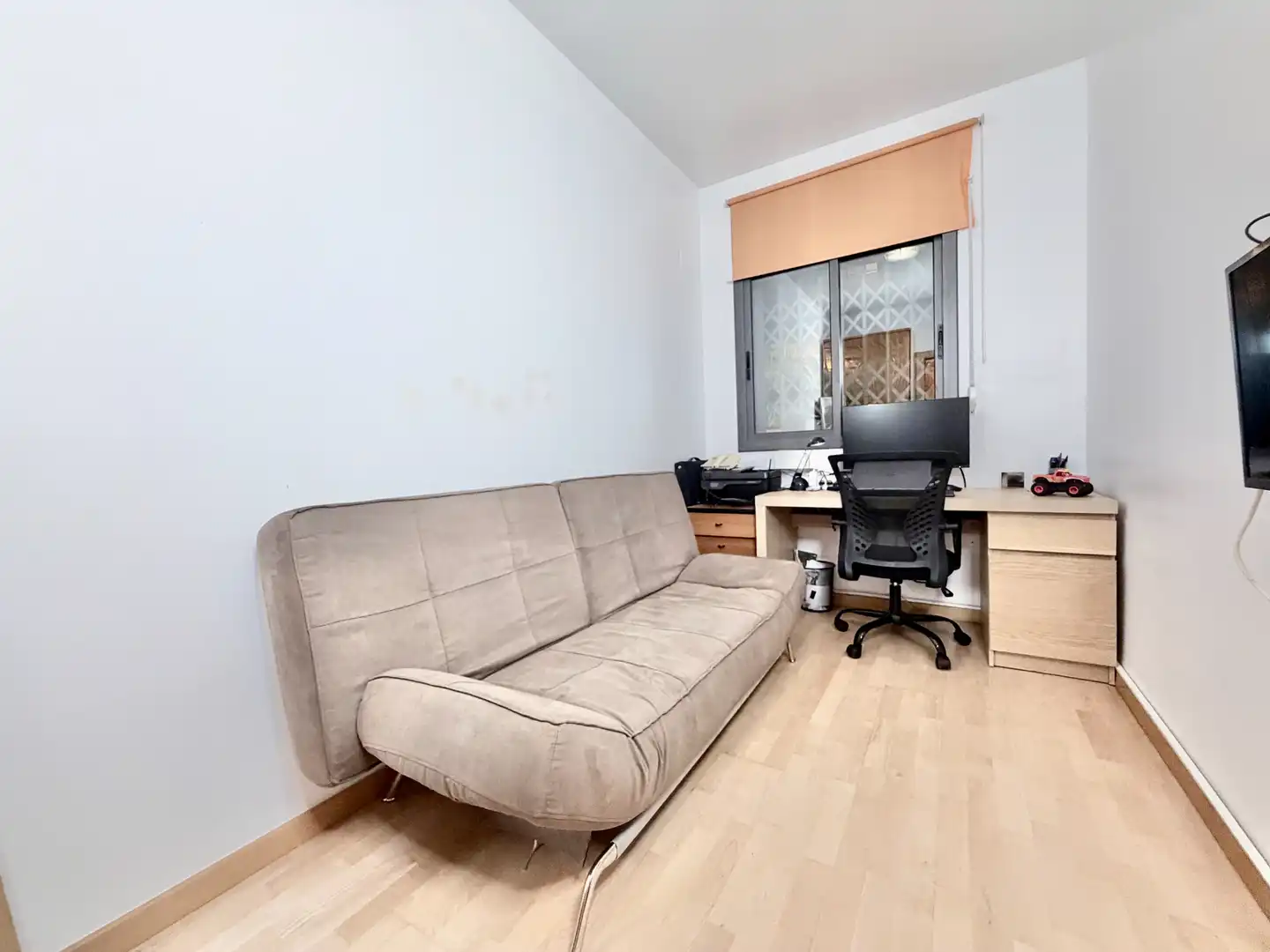Bedroom of Ground floor for sale in Badalona  with Air Conditioner, Heating and Private garden