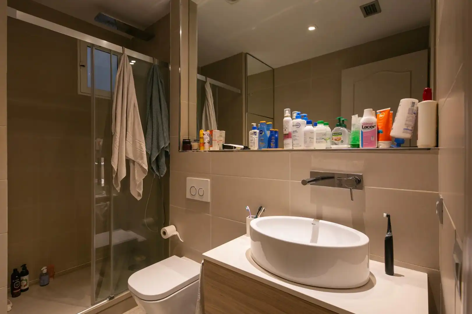 Baño de Piso de alquiler en Barcelona con Calefacción, Parquet y Amueblado