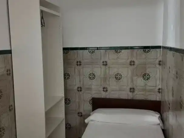 Schlafzimmer von Erdgeschoss zur Miete in Belmez mit Klimaanlage, Abstellraum und Möbliert