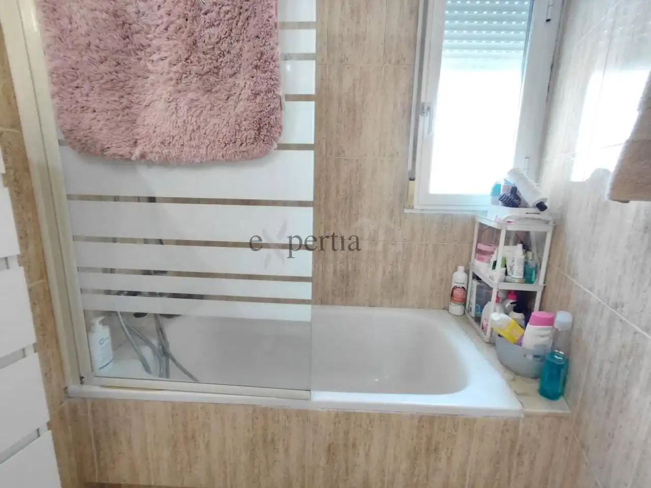 Baño de Piso en venta en Boiro con Calefacción y Amueblado