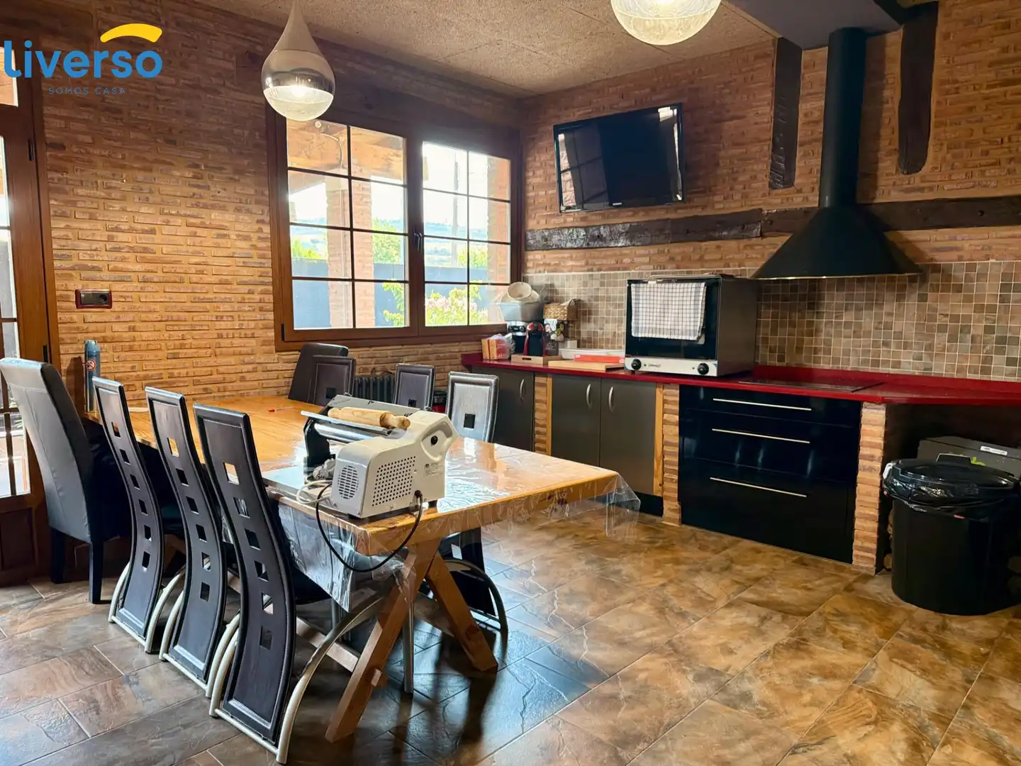 Cuina de Casa adosada en venda en Alfoz de Quintanadueñas amb Calefacció, Terrassa i Traster