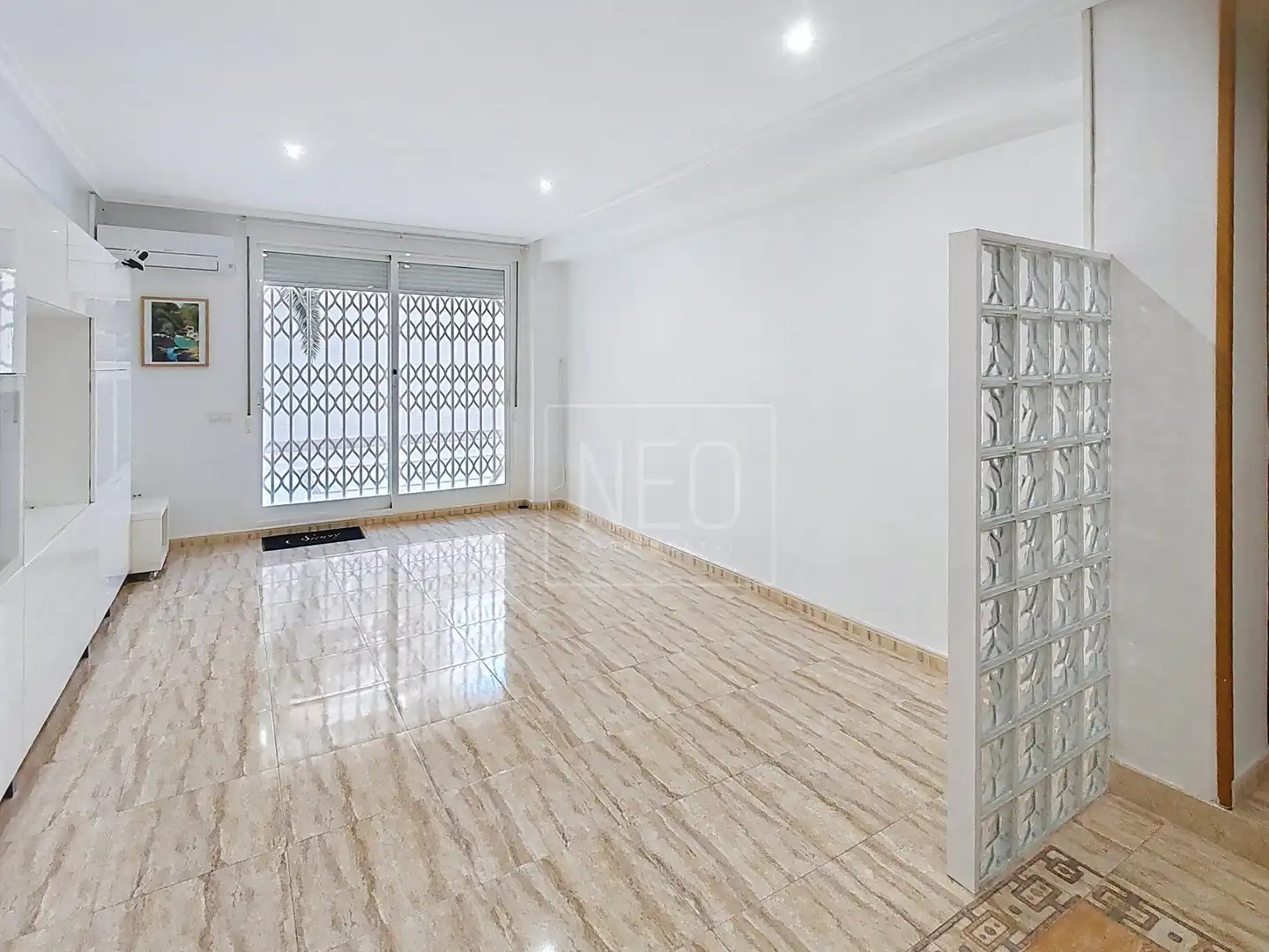 Ground floor for sale in Gandia  with Air Conditioner and Terrace