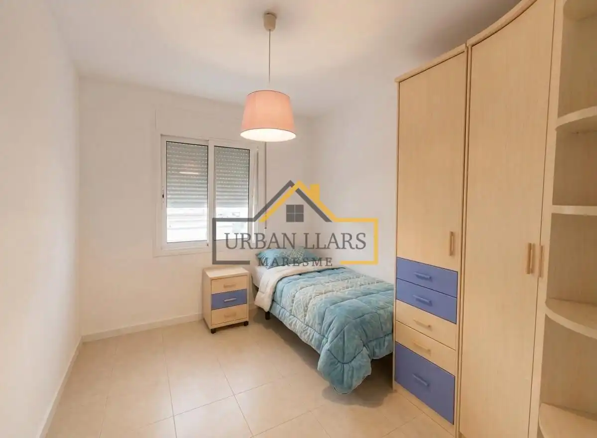 Habitación de Casa adosada en venta en La Roca del Vallès con Aire acondicionado, Calefacción y Terraza