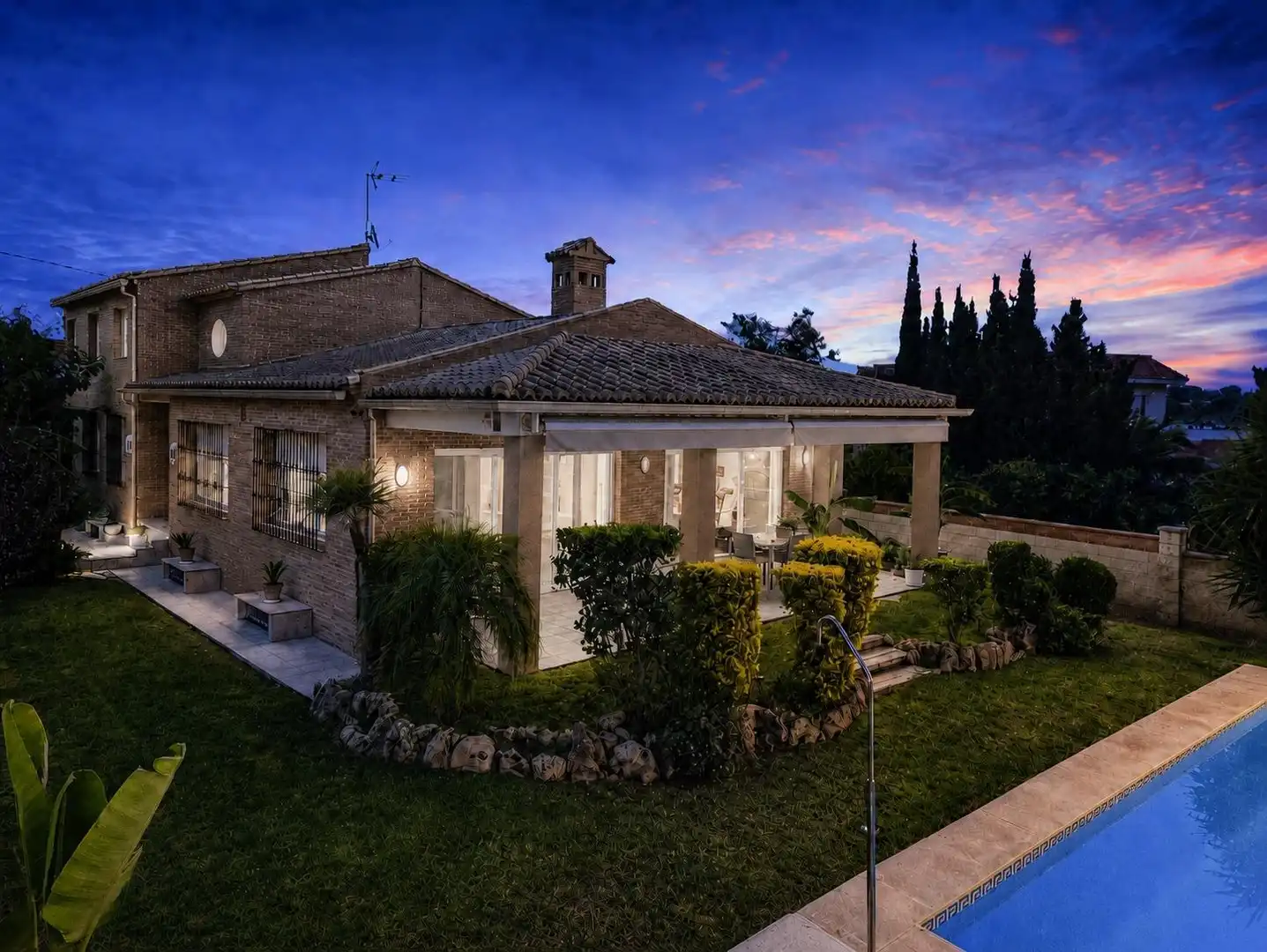 Vista exterior de Casa o chalet en venta en L'Eliana con Calefacción y Terraza
