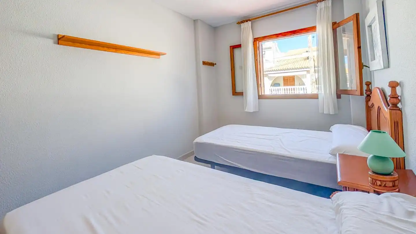Dormitori de Pis en venda en Santa Pola amb Terrassa i Moblat