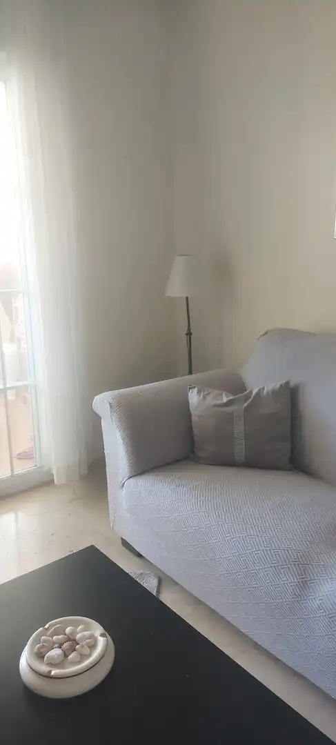 Wohnzimmer von Wohnung zur Miete in Manilva mit Klimaanlage, Heizung und Privatgarten