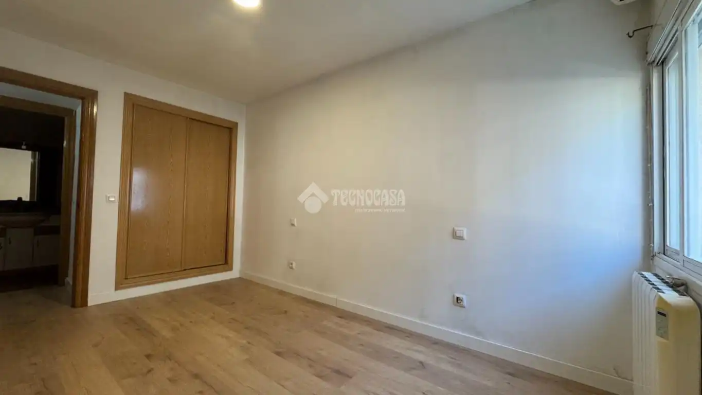 Bedroom of Flat for sale in Madrid  with Air Conditioner