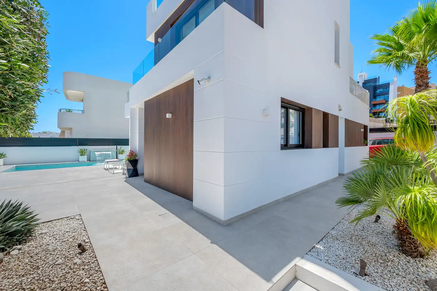 Vista exterior de Casa o xalet en venda en Guardamar del Segura amb Aire condicionat, Jardí privat i Terrassa
