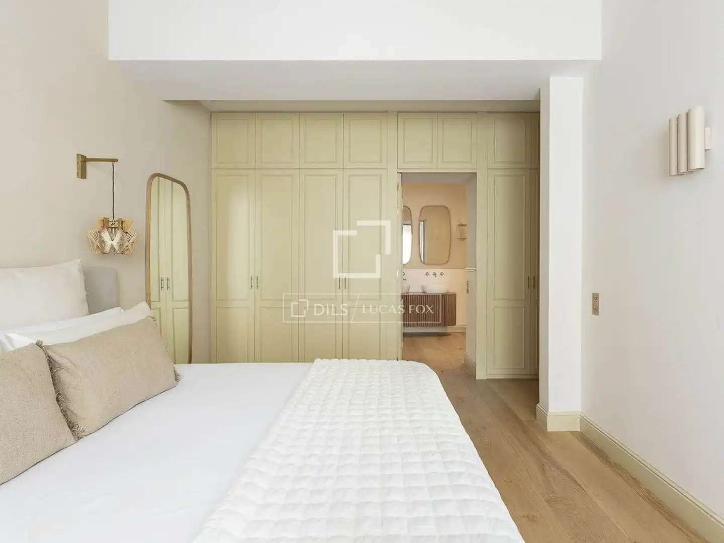 Bedroom of Flat for sale in Barcelona  with Air Conditioner, Heating and Parquet flooring