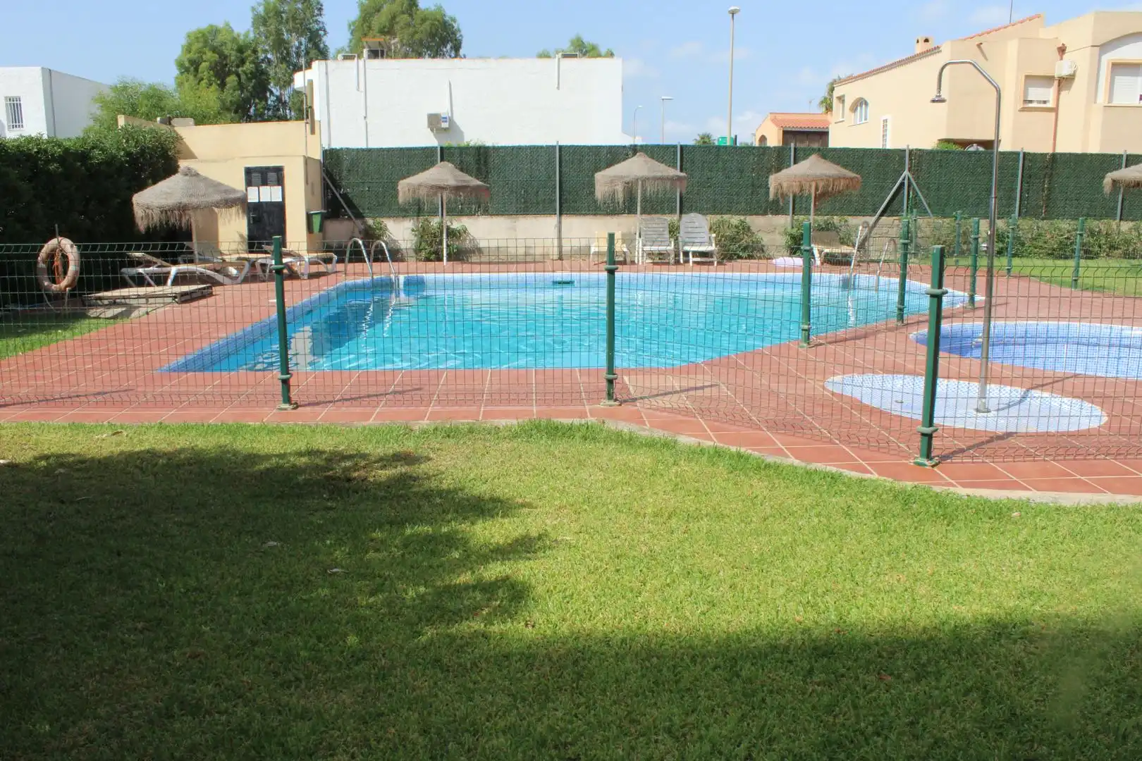 Piscina de Apartamento en venta en Roquetas de Mar con Aire acondicionado, Jardín privado y Piscina