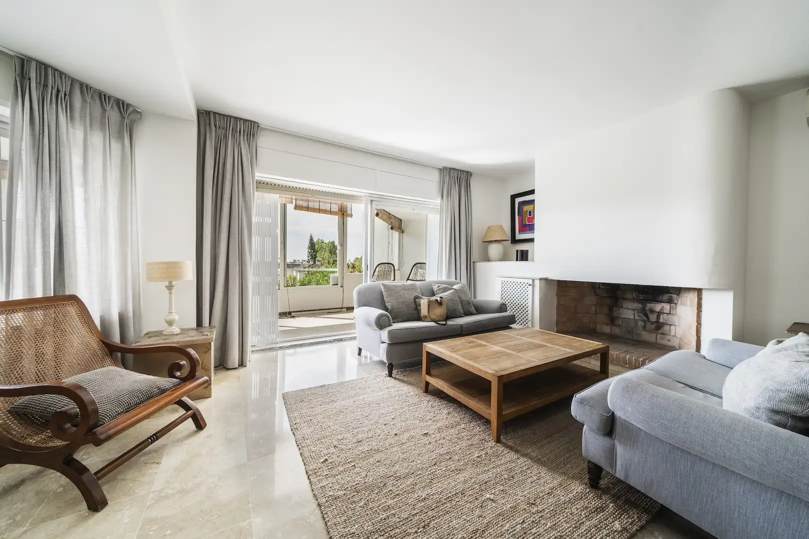 Sala d'estar de Apartament de lloguer en Marbella amb Aire condicionat, Terrassa i Moblat
