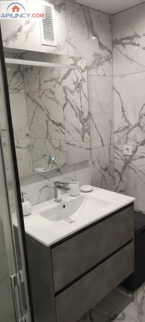 Baño de Piso de alquiler en Montequinto con Aire acondicionado, Calefacción y Jardín privado