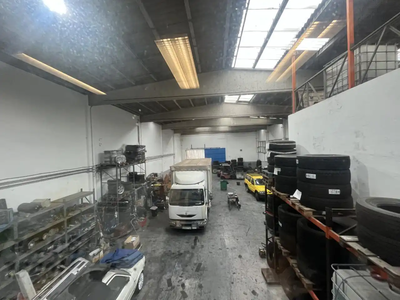 Nau industrial en venda a Carrer Can Roca, Nucli Urbà