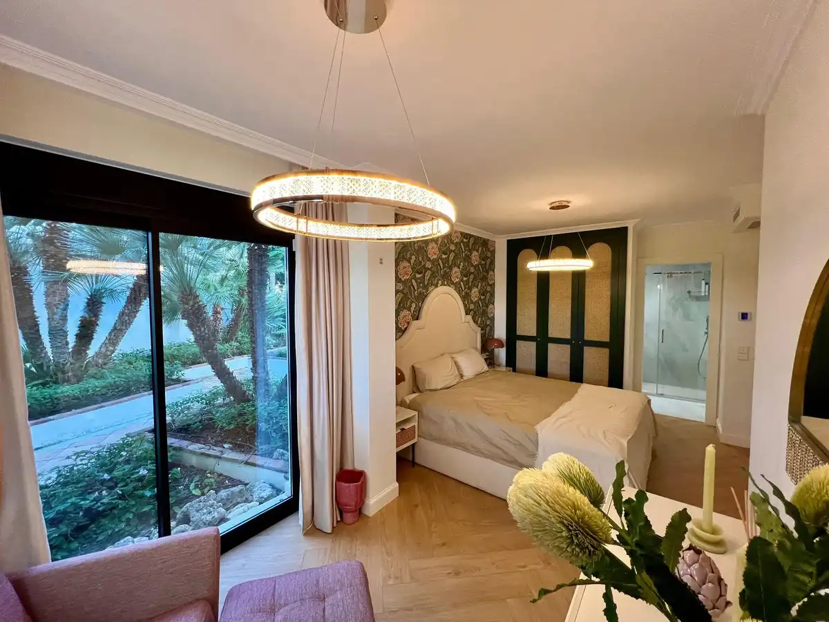 Dormitori de Apartament de lloguer en Marbella amb Aire condicionat, Calefacció i Moblat