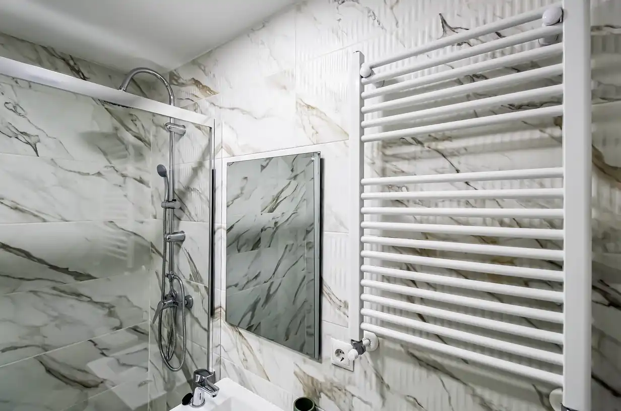 Bathroom of Flat for sale in Madrid  with Air Conditioner, Heating and Terrace