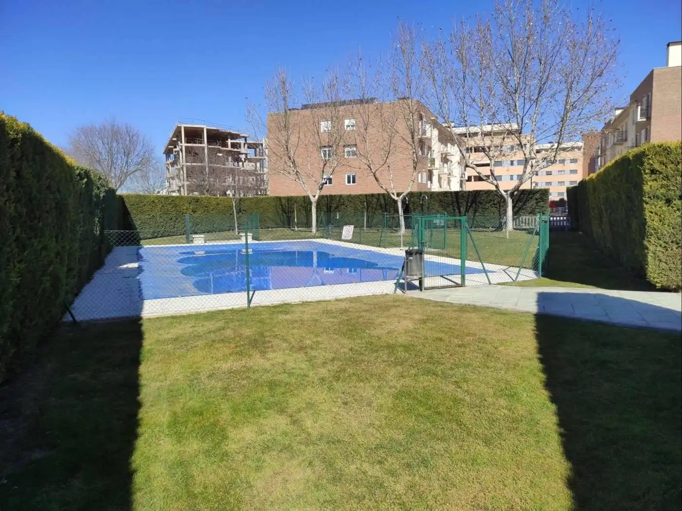 Swimming pool of Flat for sale in Ciudad Real  with Air Conditioner, Heating and Storage room