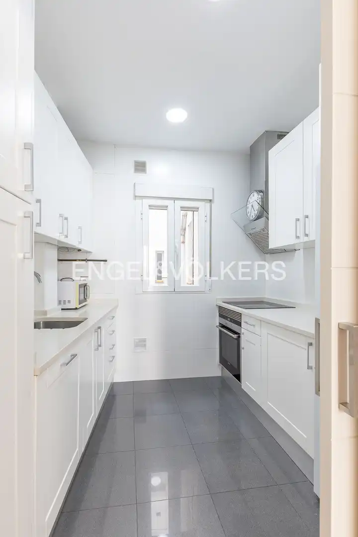 Küche von Wohnung zur Miete in Madrid mit Heizung, Möbliert und Balkon