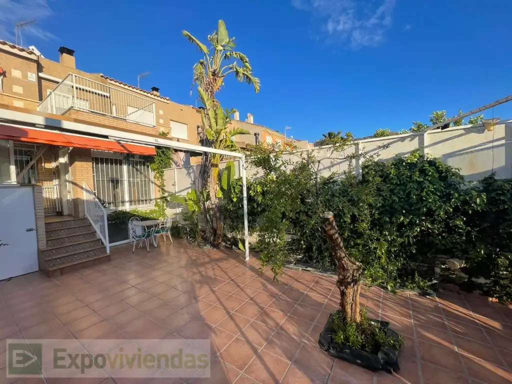Vista exterior de Casa adosada en venta en Murcia