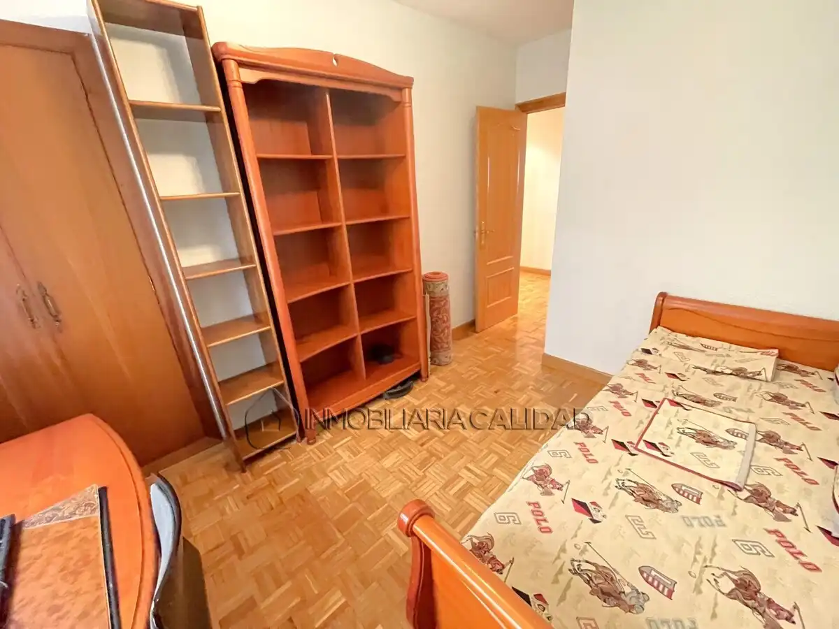 Habitación de Piso de alquiler en Burgos con Calefacción, Terraza y Amueblado