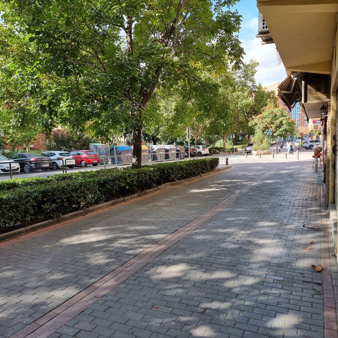 Vista exterior de Local en venda en  Granada Capital