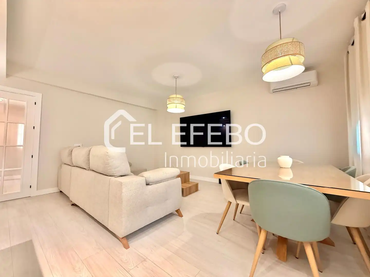 Sala d'estar de Dúplex en venda en Antequera amb Aire condicionat, Calefacció i Parquet