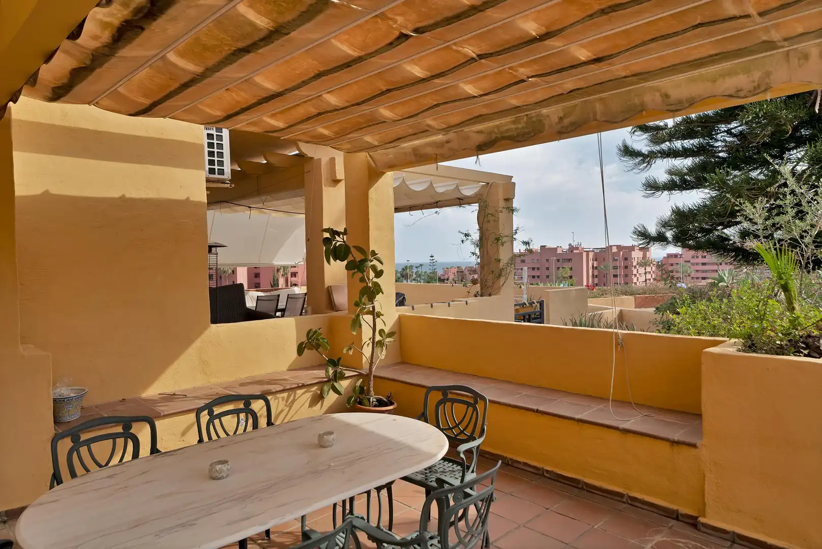 Terraza de Casa adosada en venta en Estepona con Aire acondicionado, Calefacción y Jardín privado