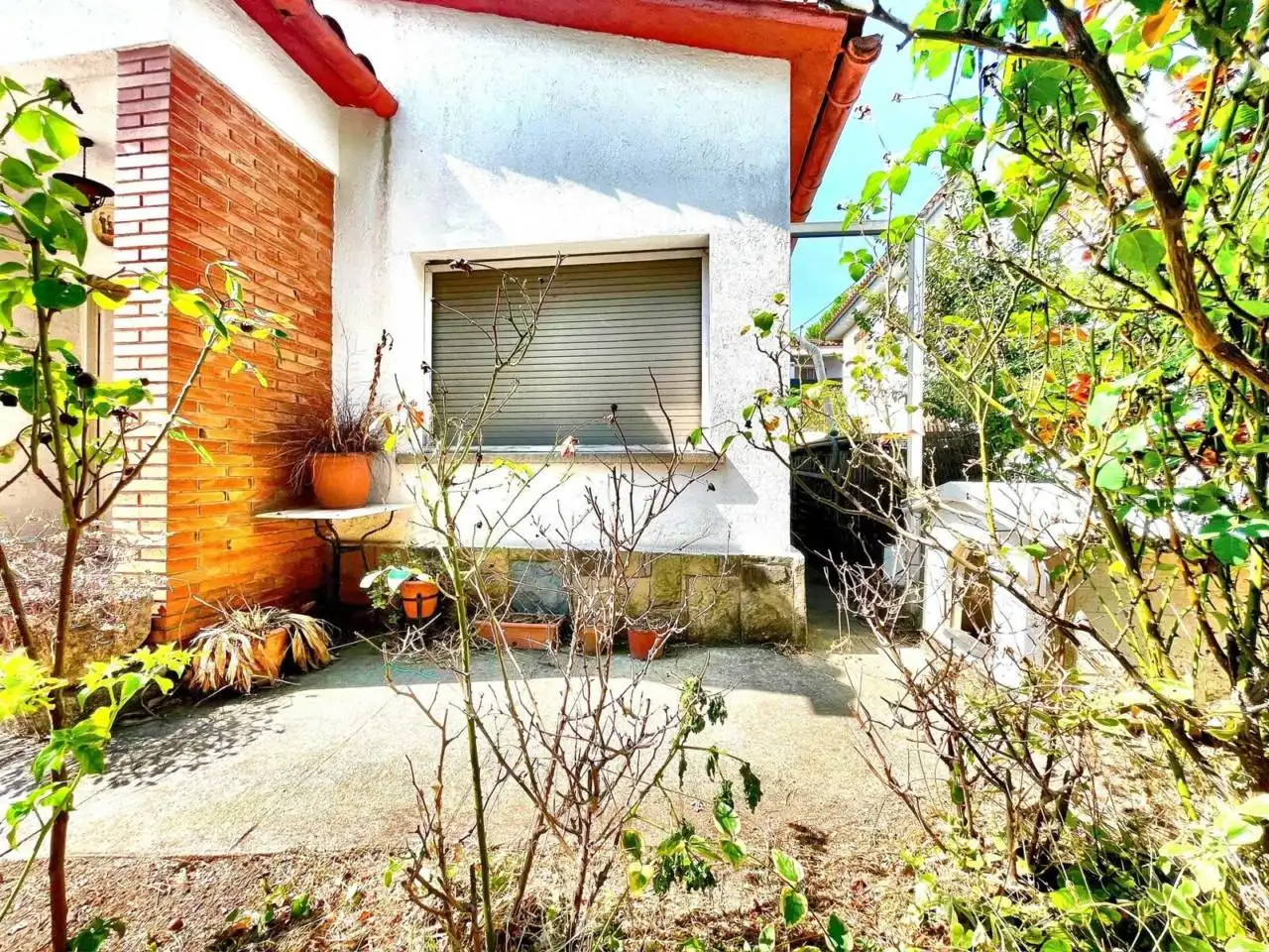 Vista exterior de Casa o xalet en venda en Cerdanyola del Vallès amb Calefacció, Jardí privat i Terrassa