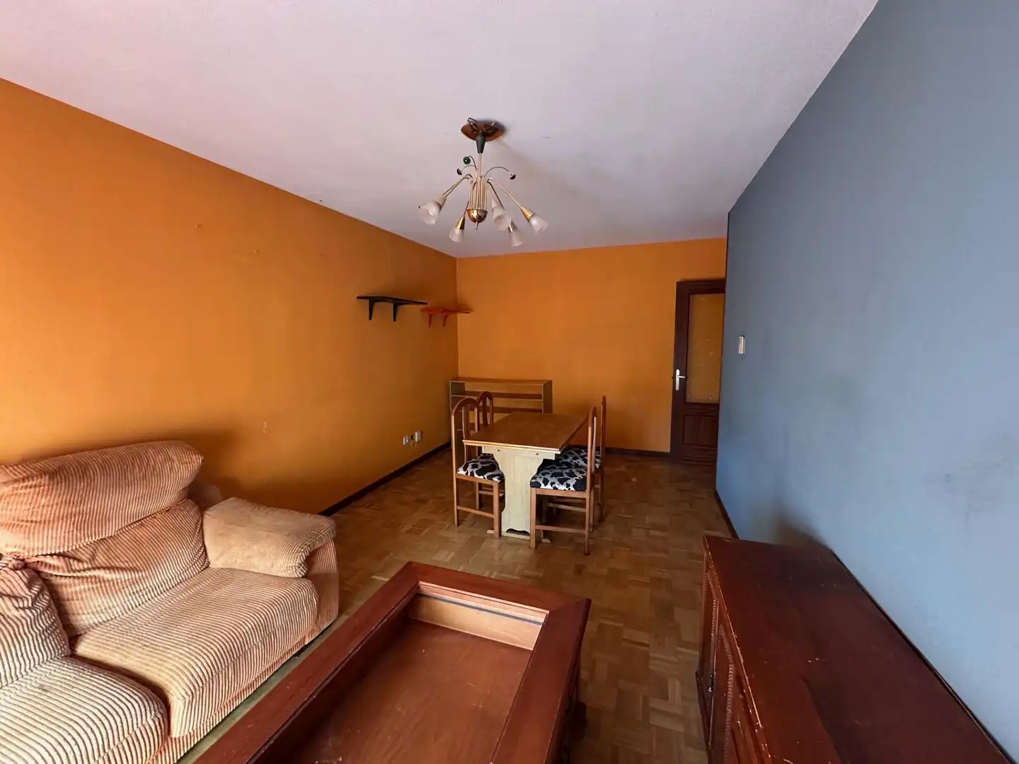 Sala de estar de Piso en venta en Tudela de Duero con Parquet