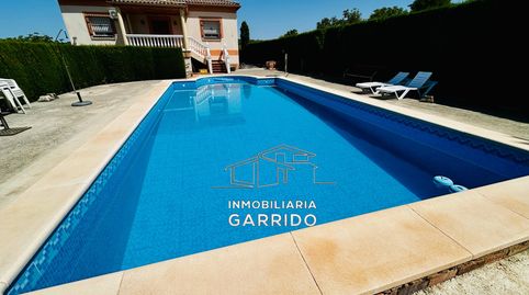 VENTA DE CHALET EN URBANIZACIÓN HUERTAÑALDA
