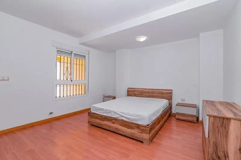 Habitación de Piso en venta en La Zubia con Amueblado