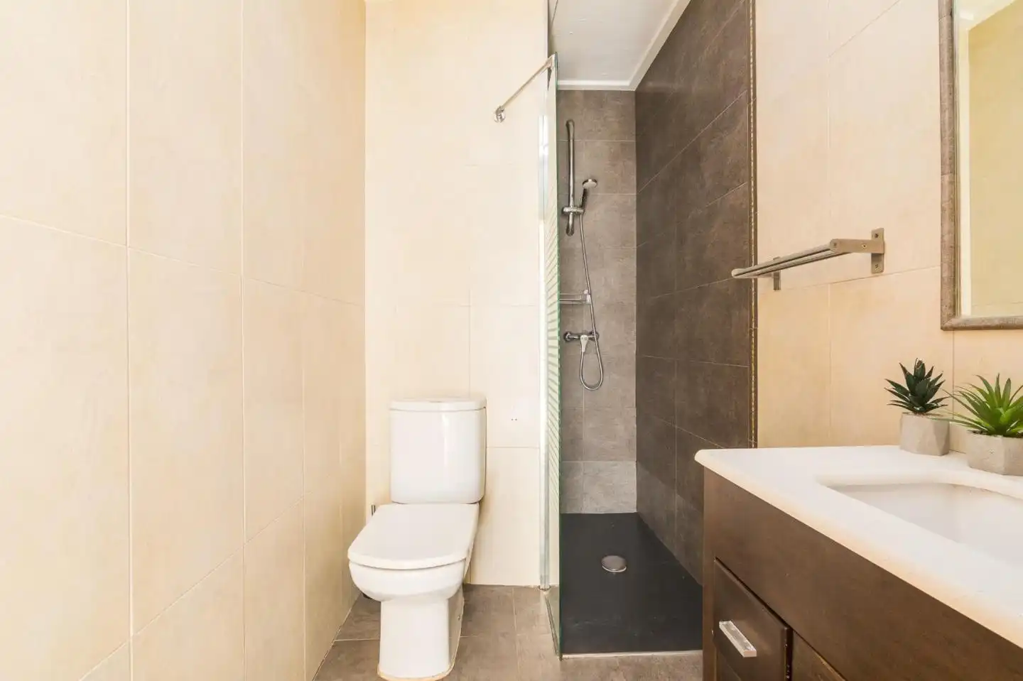 Flat for rent in El Raval - Portes Encarnades