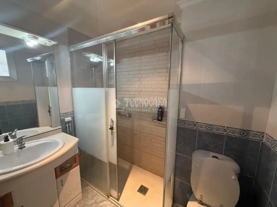 Badezimmer von Wohnung zum Verkauf in Mislata mit Klimaanlage und Balkon