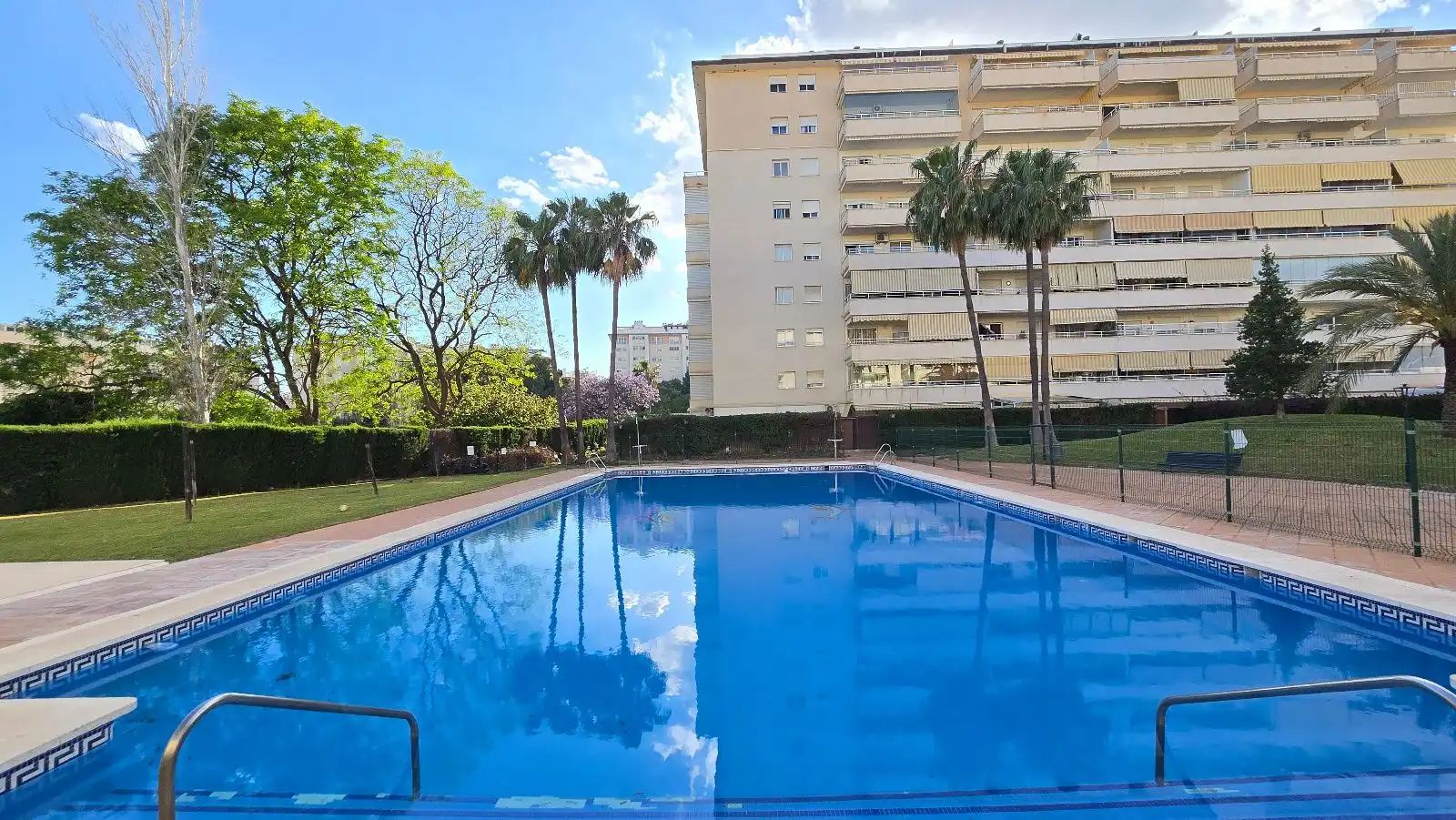 Piscina de Piso en venta en Benalmádena con Aire acondicionado, Calefacción y Terraza