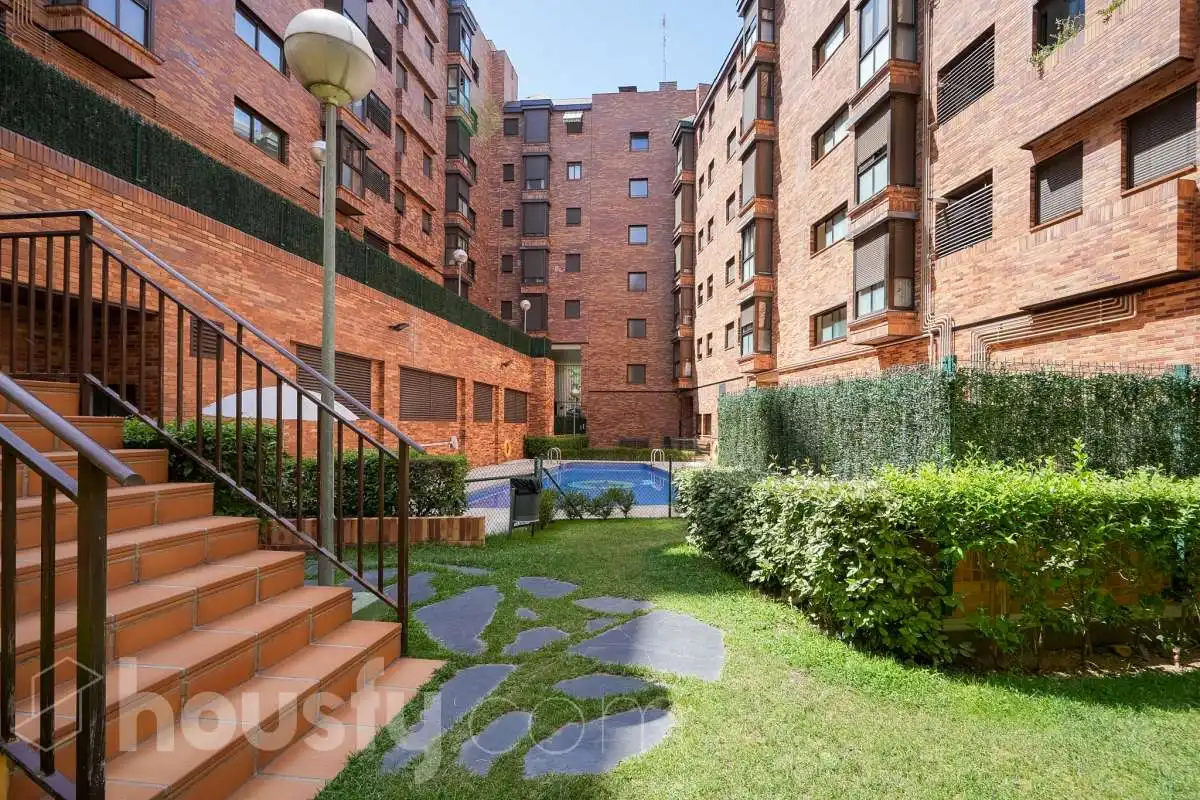 Vista exterior de Pis en venda en Madrid amb Aire condicionat, Calefacció i Terrassa