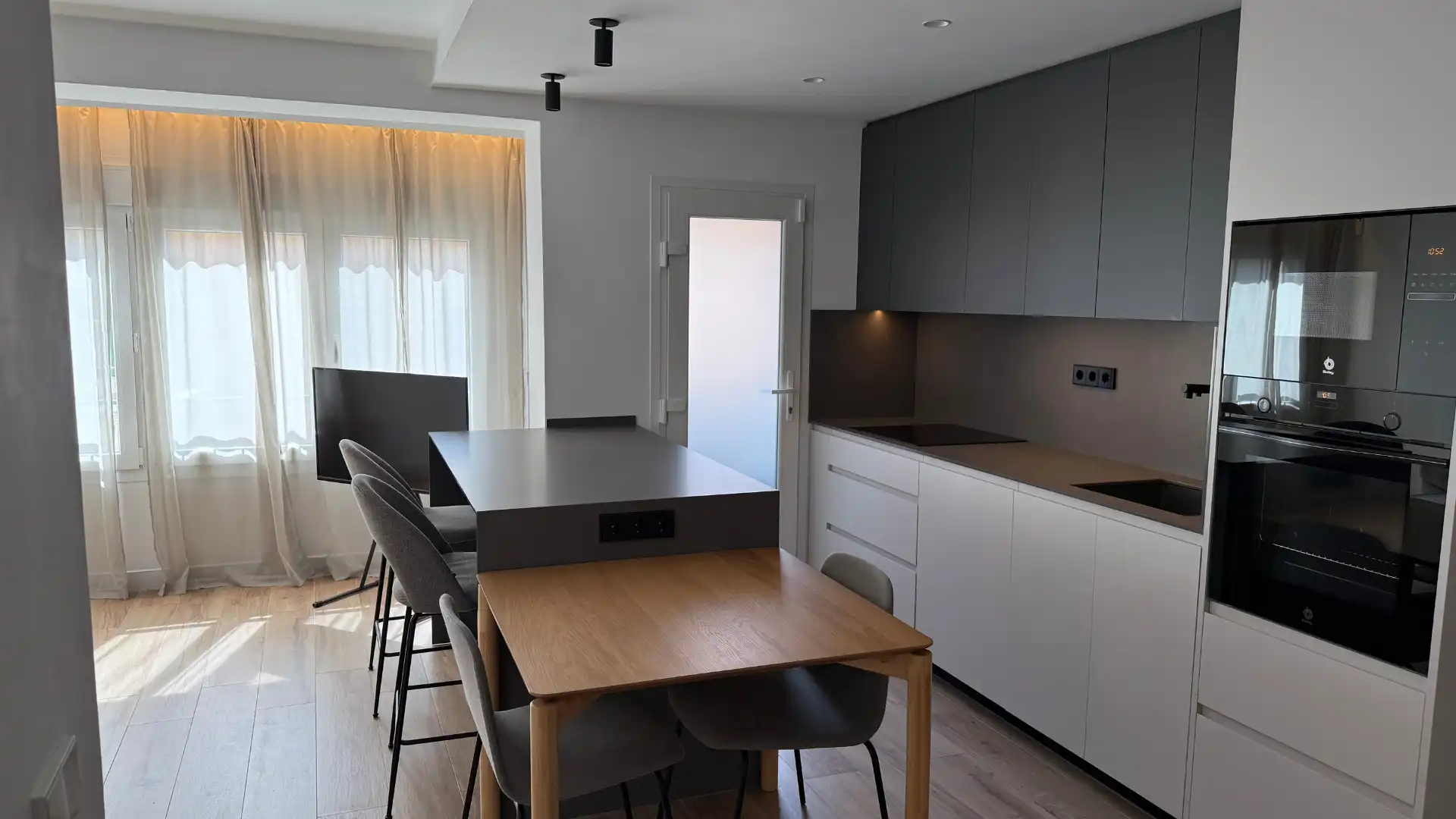 Küche von Wohnung zum Verkauf in Reus mit Klimaanlage und Heizung