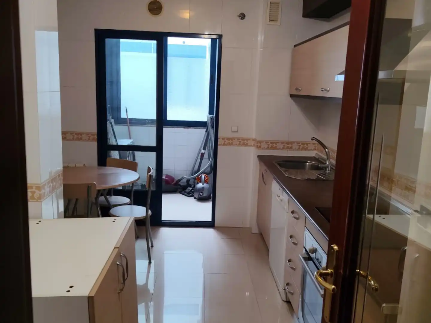 Kitchen of Flat for rent in Pontevedra Capital   with Heating, Furnished and Oven