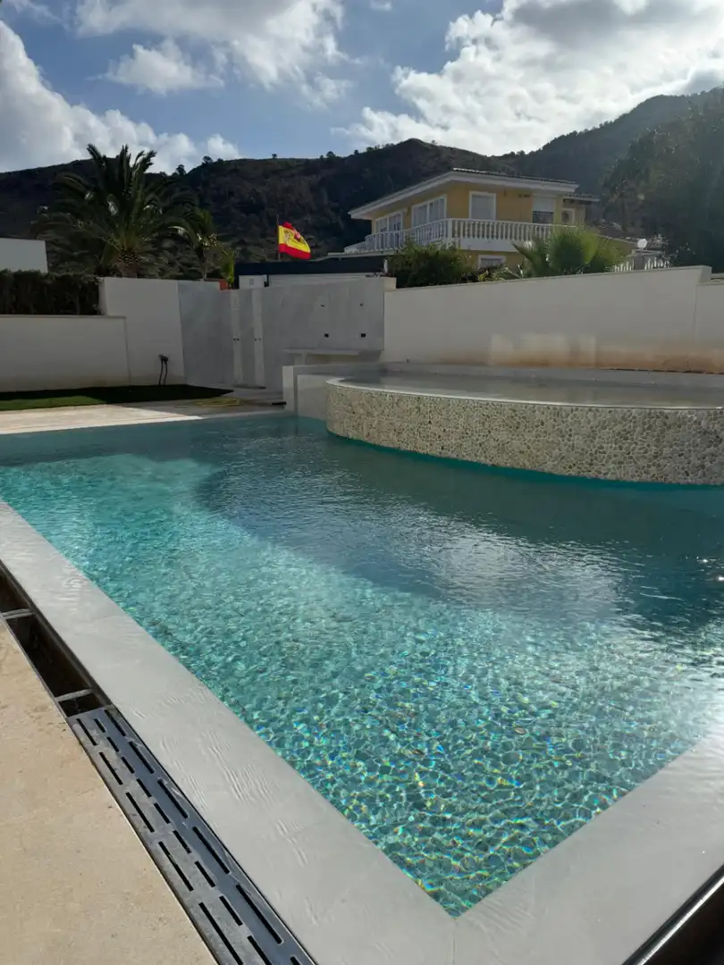Piscina de Casa o chalet en venta en L'Alfàs del Pi con Aire acondicionado, Terraza y Trastero