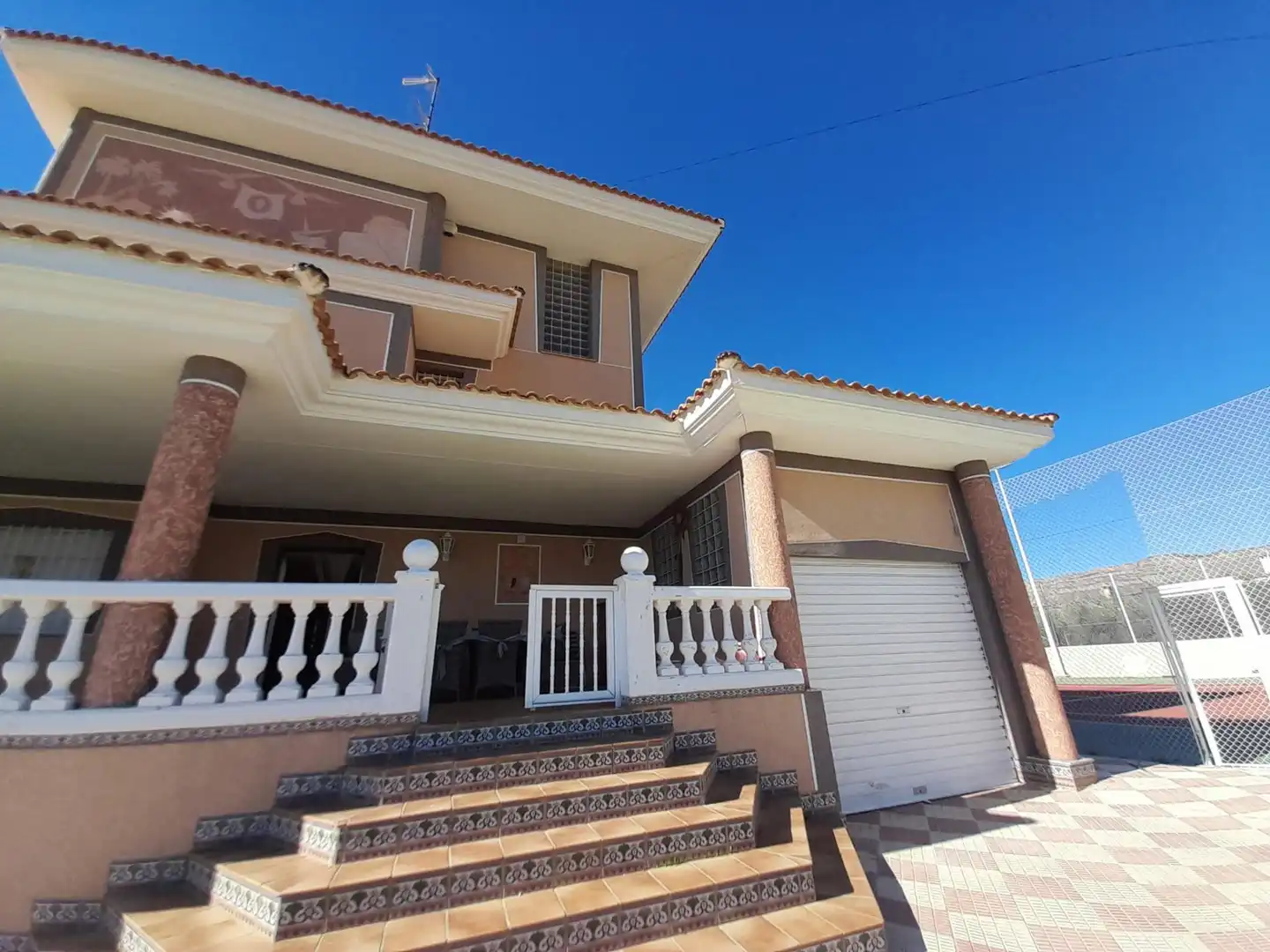 Vista exterior de Casa o xalet en venda en Alicante / Alacant amb Calefacció, Jardí privat i Terrassa