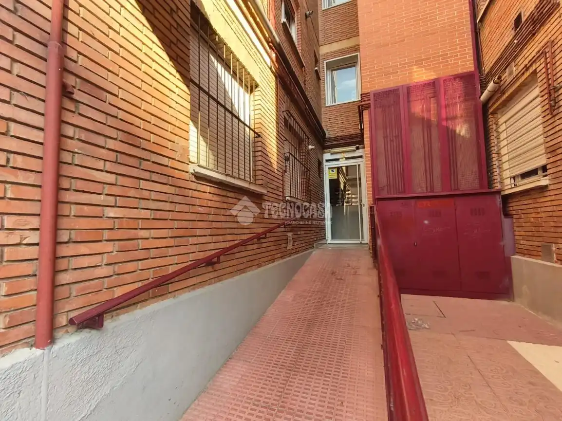 Außenansicht von Wohnung zum Verkauf in Palencia mit Heizung, Abstellraum und Balkon