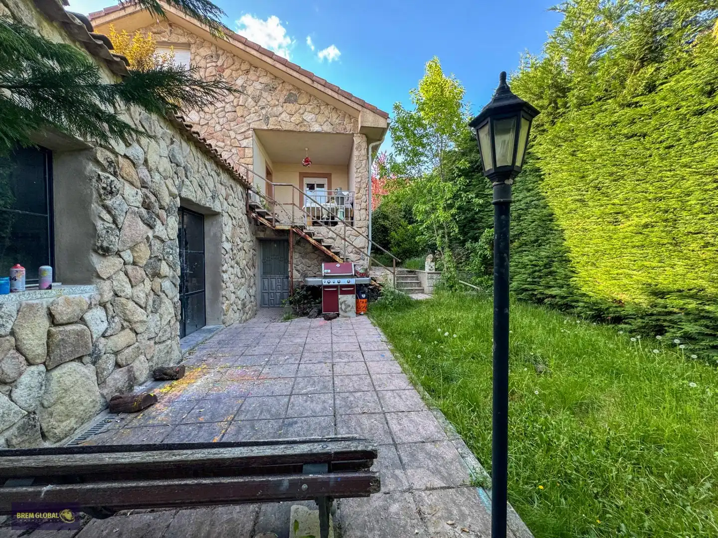 Vista exterior de Casa o xalet en venda en Bustarviejo amb Aire condicionat, Calefacció i Jardí privat