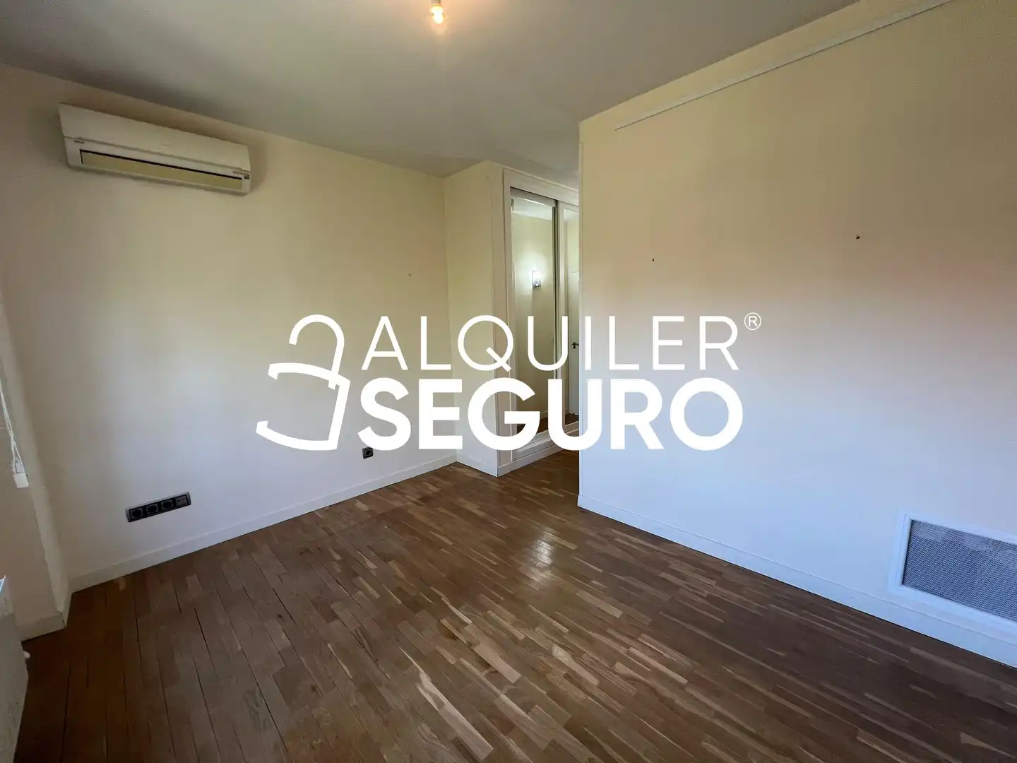 Bedroom of Flat for rent in Tres Cantos  with Air Conditioner and Heating
